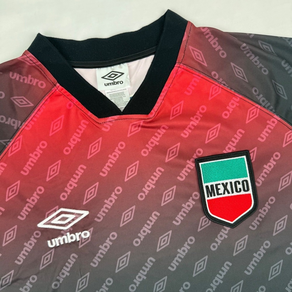 Umbro Mexico Soccer Mens M/L Oversized Red Green Black Gradient Logo Print NWT